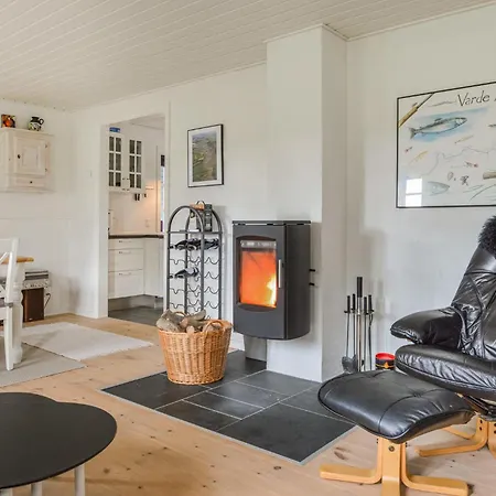 Hodde With Fireplace