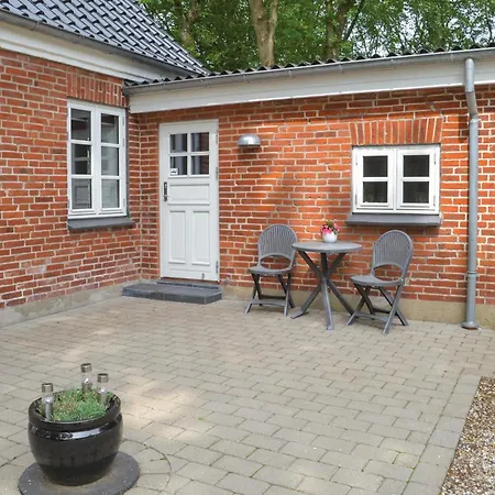 Hodde With Fireplace